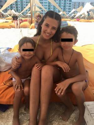 FOTO / Antonia şi Cristina Spătar, fotografii de senzaţie la plajă! Sânii abia le-au încăput în sutiene