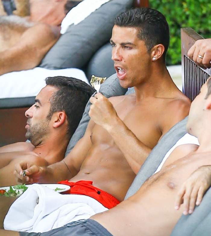 FOTO / Cristiano Ronaldo, surprins în ofsaid, la piscină! Detaliul pe care l-a lăsat la vedere și care i-a uimit pe fani