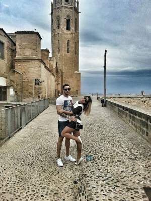 Ana Mocanu şi iubitul ei i-au făcut pe turiştii din Spania să întoarcă privirea după ei. Motivul? Trebuie să vezi imaginea