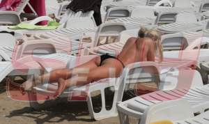 Acestea sunt imaginile pe care toți bărbații le așteptau! Denisa Biță, topless la piscină! Foto EXCLUSIV