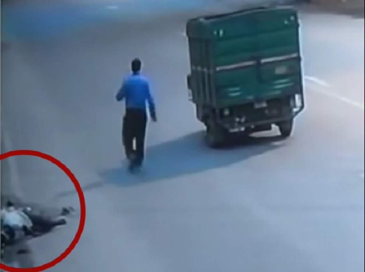 VIDEO / În ce lume trăim? A fost lovit de un camion și a agonizat ore întregi! Ce s-a întâmplat cu bărbatul pe lângă care au trecut zeci de mașini și pietoni