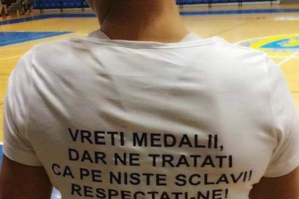 Mesajul cutremurător trimis de o handbalistă care nu şi-a primit banii de luni întregi! "Ne trataţi ca pe nişte sclavi"