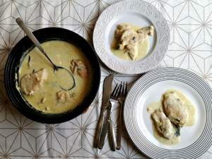 FOTO / REŢETA ZILEI - LUNI: Piept de pui în sos alb de usturoi cu salvie și lămâie!