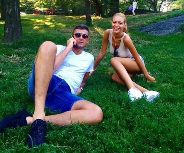 FOTO / După ce I-A DAT VERIGHETA, Cristian Boureanu şi-a dus iubita în vacanţă! Imagini de colecţie cu Laura Dincă nemachiată