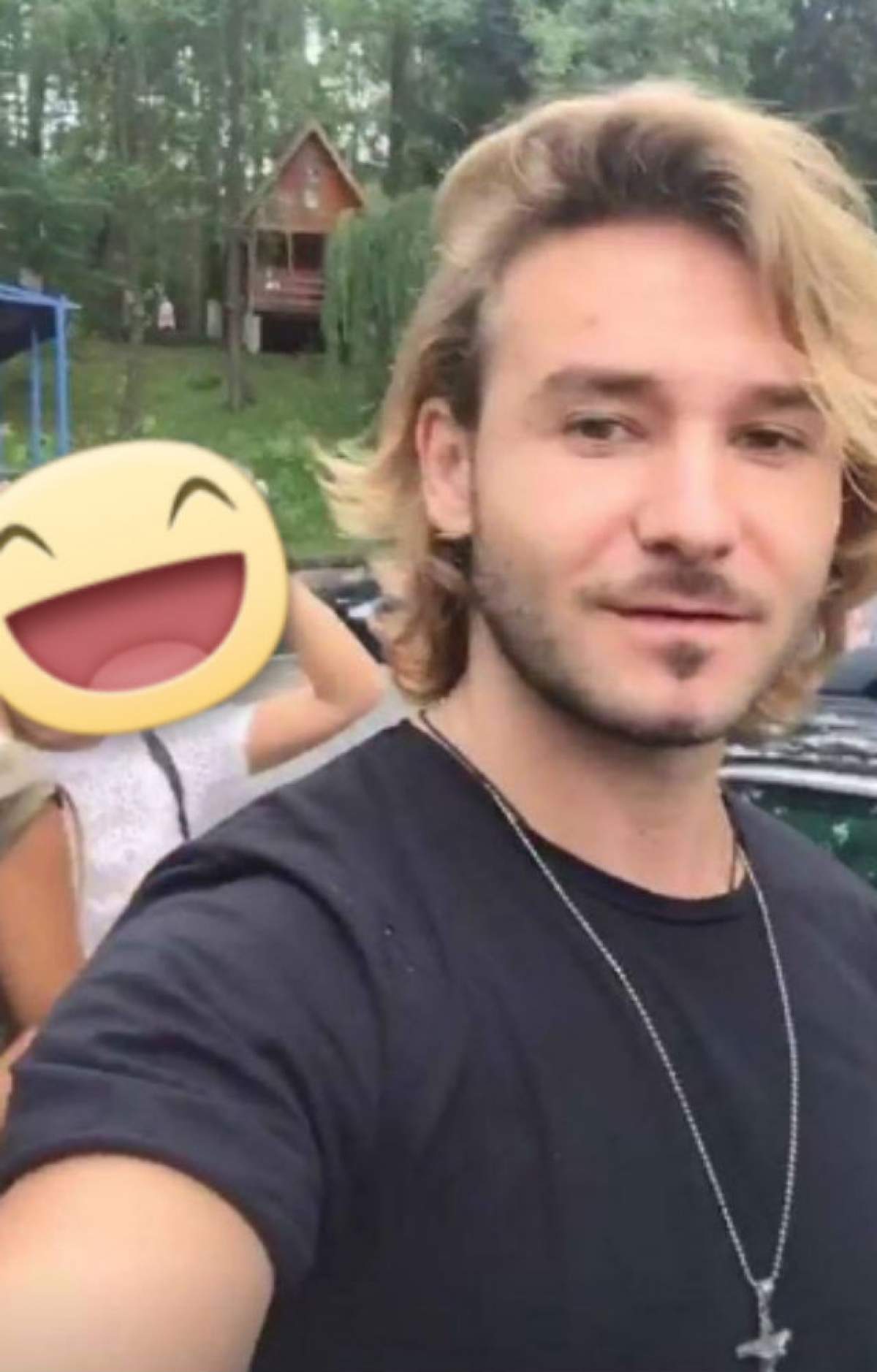 Christian D a vrut să își facă un selfie, dar ce a surprins în imagine a stârnit hohote de râs
