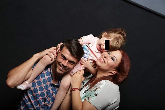 Nu i-ai mai văzut aşa fericiţi! Oana Roman şi Marius Elisei au dat uitării DIVORŢUL şi acum POZEAZĂ în familia PERFECTĂ