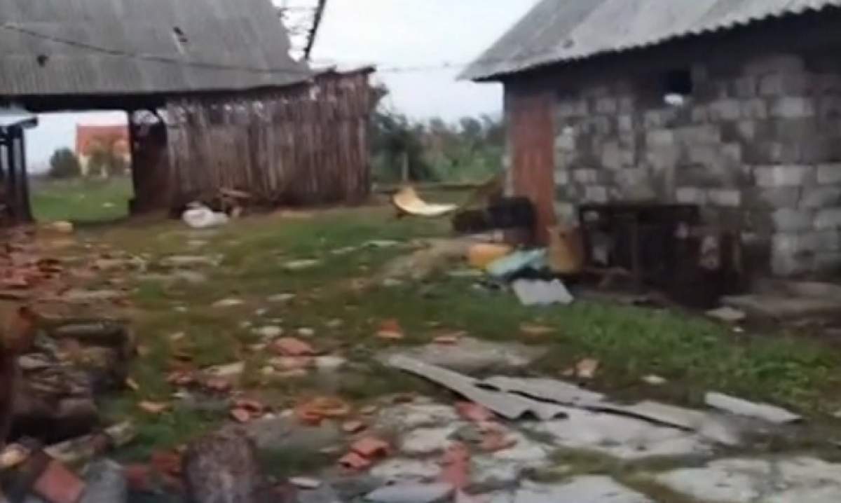 VIDEO / Inundații puternice în vestul țării, zeci de case sub ape! ”E dezastru. Ne rugăm la Dumnezeu să trăim!”