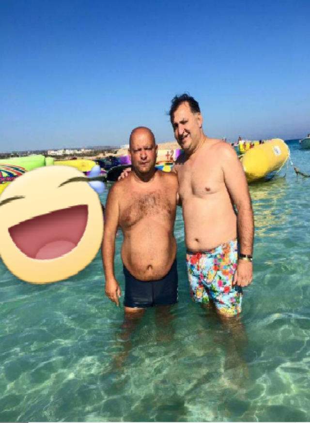 Vali Vijelie a ieșit la plajă, dar toată lumea a observat un alt detaliu. Ce se întâmpla în spatele lui