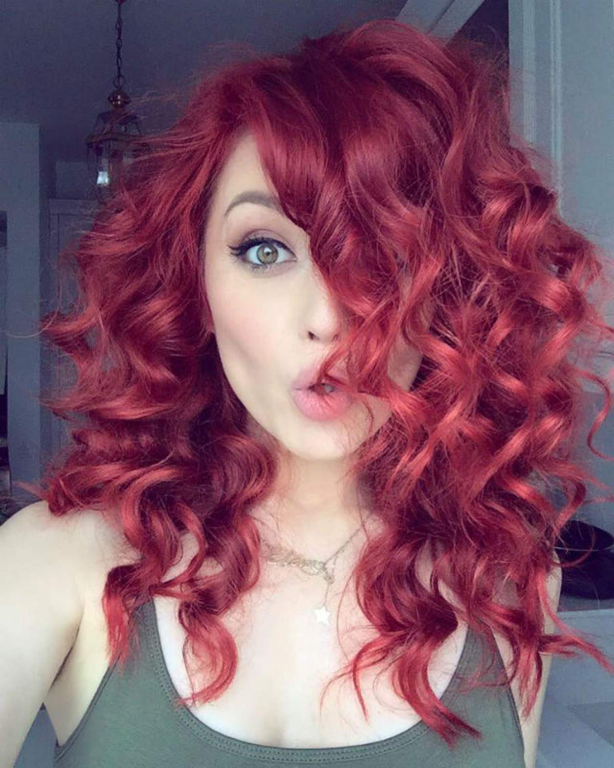 FOTO / Elena Gheorghe exersează rolul de mămică de fată: "Nu mă satur să te privesc, ești adorabilă!" Ipostazele în care a fost fotografiată artista