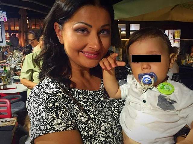 FOTO / Mult au așteptat prietenii să-i vadă așa! Gabriela Cristea și Tavi Clonda, în postura de părinți: ”Să ne trăiești!”