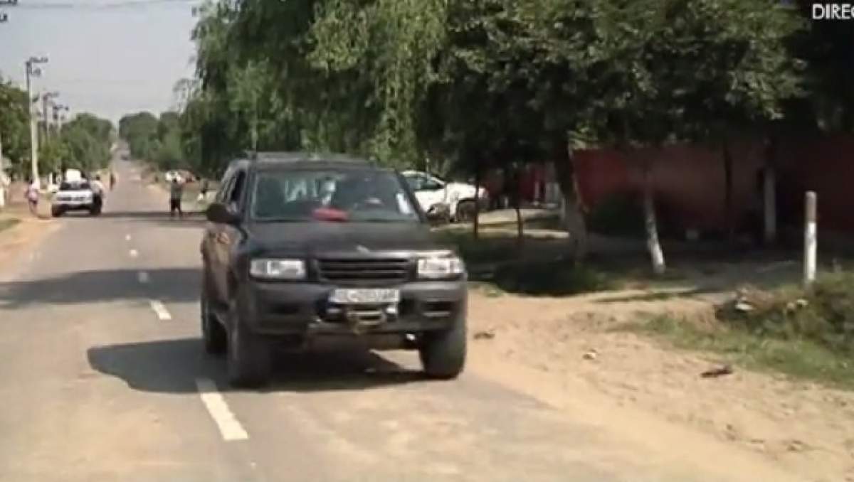 VIDEO / Un bărbat și-a lovit cu mașina propriile rude! Cumnatul lui și-a găsit sfârșitul sub roțile autoturismului