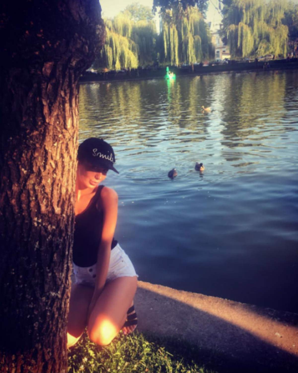 FOTO / A pozat în ipostaze XXX, însă acum trupul ei e invadat de CELULITĂ! Poza de INFARCT cu Deea de la "Temptation Island – Insula iubirii" UDĂ a dat-o de gol