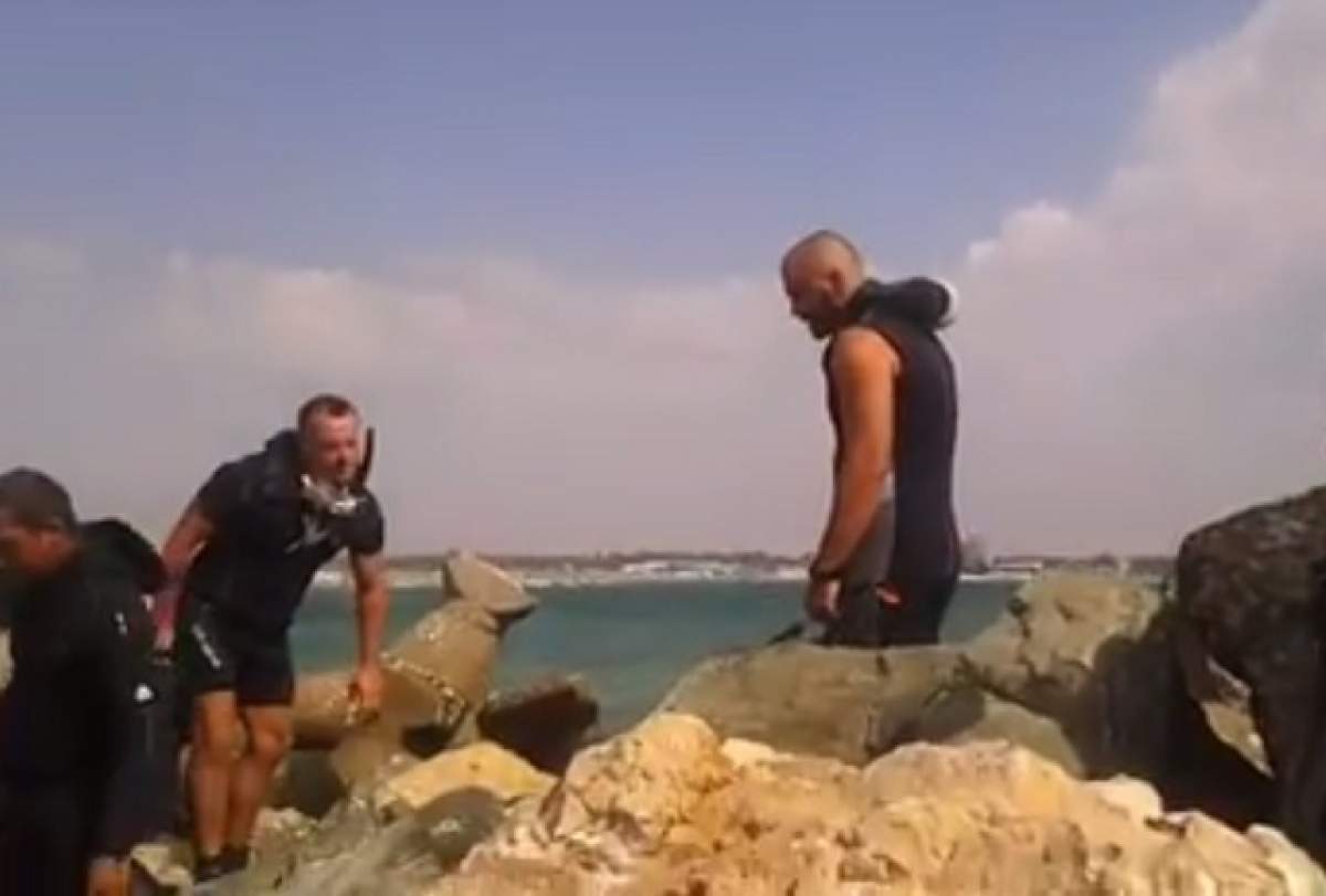 VIDEO / Alertă la mare! Scafandrii intervin pentru scoaterea trupului unui tânăr dintre stabilopozi
