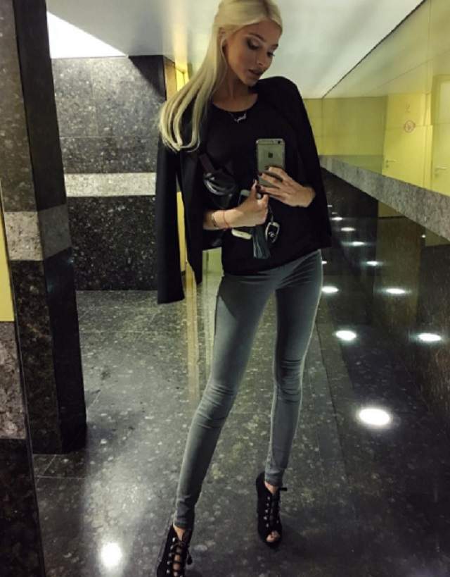 FOTO / Are doar 23 de ani și toți o numesc ”EXTRATERESTRU ANOREXIC”! Cum a ajuns un fotomodel de top să fie piele și os