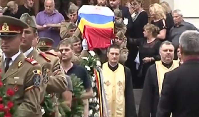 VIDEO / Marin Moraru, înmormântat cu onoruri militare! Declarații de la căpătâiul maestrului: ”Dumnezeu să-l odihnească, nu are de ce să-l ierte”