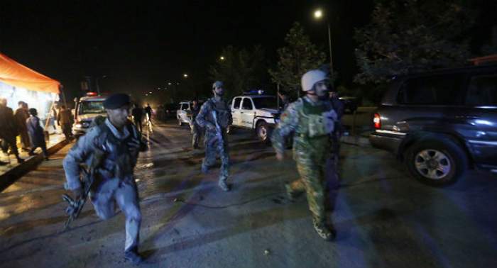 VIDEO & FOTO / Orele de teroare de la Universitatea Americană din Kabul au luat sfârşit! Bilanţul e foarte trist: 12 morţi şi 35 de răniţi