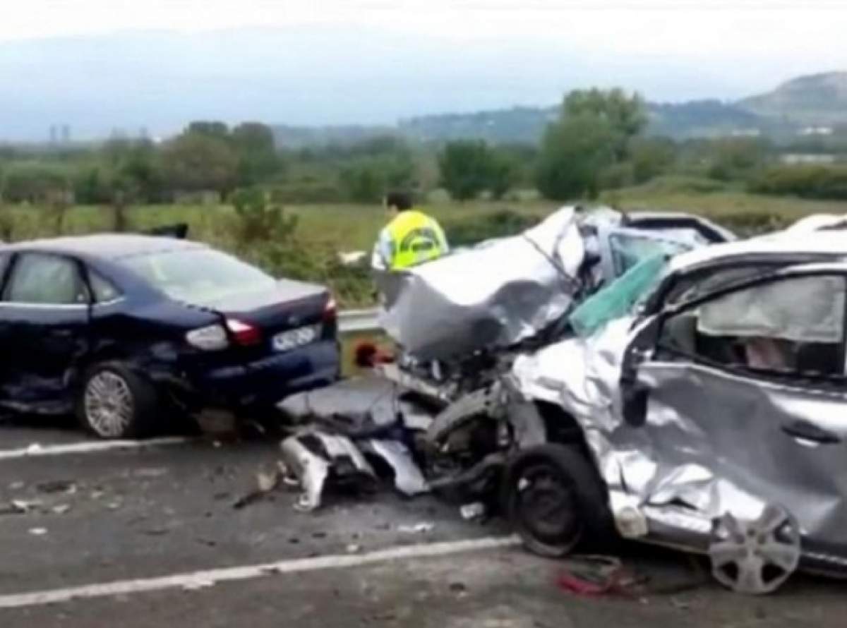 Accident teribil în această seară! Două femei au murit și ale două au fost grav rănite! Traficul a fost complet paralizat