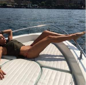 Mihaela Rădulescu s-a relaxat pe yacht! Ținuta de infarct i-a făcut pe fani să exclame: ”Arăți mai bine decât una de 20 de ani”