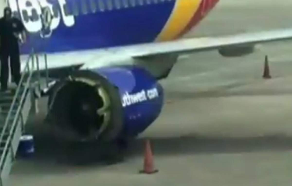 VIDEO / PANICĂ în AER! Un motor al unui avion a explodat