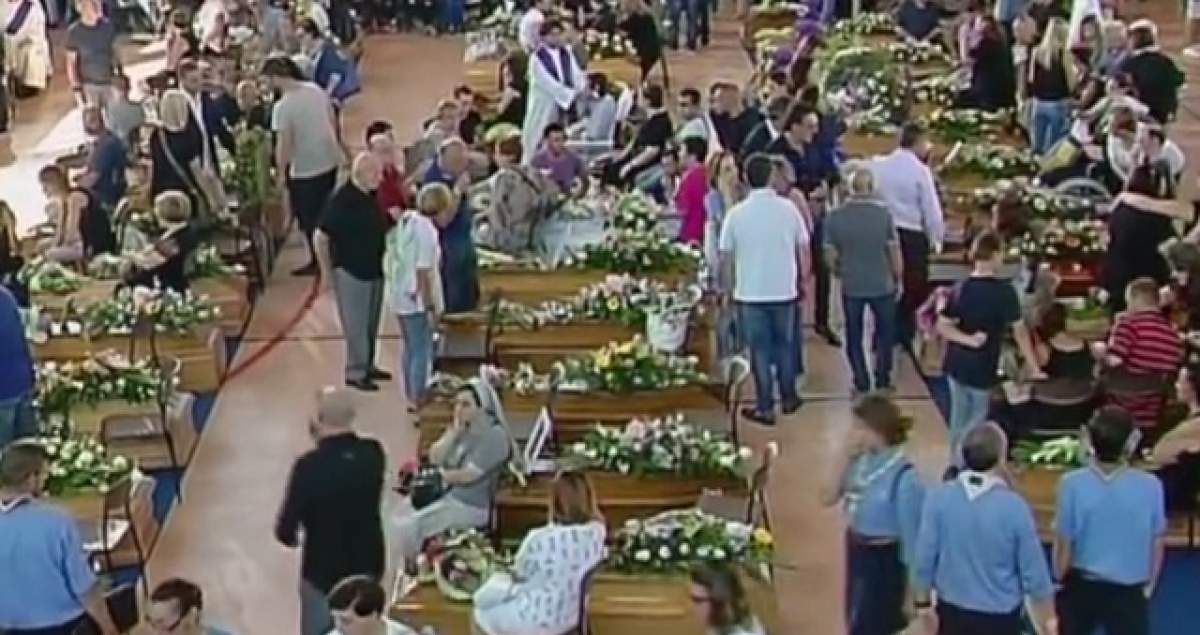 VIDEO / Bilanţul victimelor cutremurului din Italia a crescut la 291! Imagini dureroase cu înmormântările celor decedaţi în seism