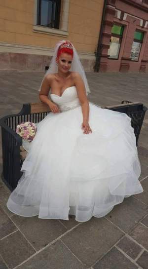FOTO / O fostă concurentă de la "Mireasă pentru fiul meu" s-a căsătorit! Fotografii cu rochia albă şi cu noul partener de viaţă