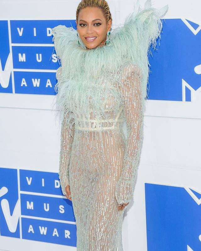 FOTO & VIDEO / Ce apariţie! Beyonce a venit fără chiloţi la MTV Video Music Awards 2016