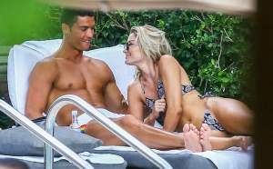 FOTO INCENDIAR / Cine îi mai opreşte? Cristiano Ronaldo şi noua sa iubită, scene fierbinţi în văzul lumii! Cassandre Davis e super-sexy!