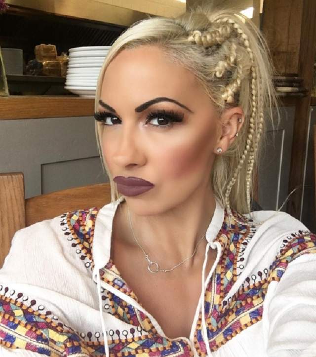 FOTO / O blondă celebră, schimbare RADICALĂ de look! Şi-a operat nasul la 15 ani, iar la 22 de ani mai târziu a apărut şi prima imagine de dinaintea INTERVENŢIEI