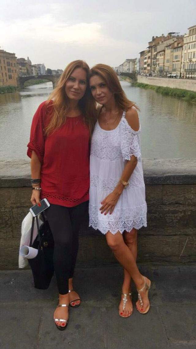 Pe Cristina Spătar o ştie toată ţara, dar iată cum arată sora ei. Este o mămică sexy