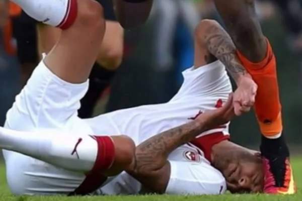 VIDEO / Accidentare HORROR! Un fotbalist celebru a rămas fără o parte dintr-o ureche!