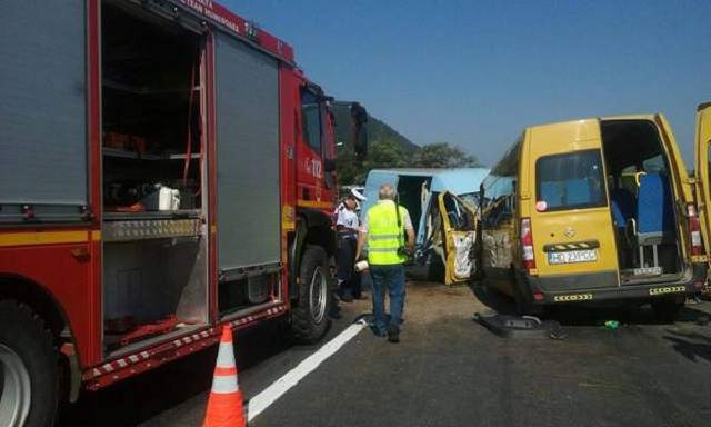 Accident de proporţii în Hunedoara! 20 de răniţi, dintre care doi minori