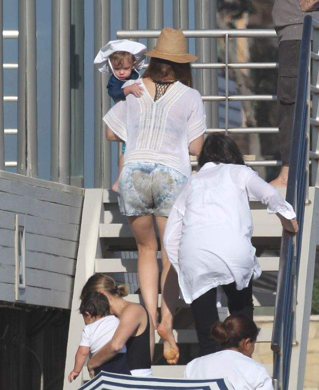 FOTO / Justin Timberlake și Jessica Biel au ieșit la plajă și toți ochii au fost pe fundul actriței! Ce rușine!
