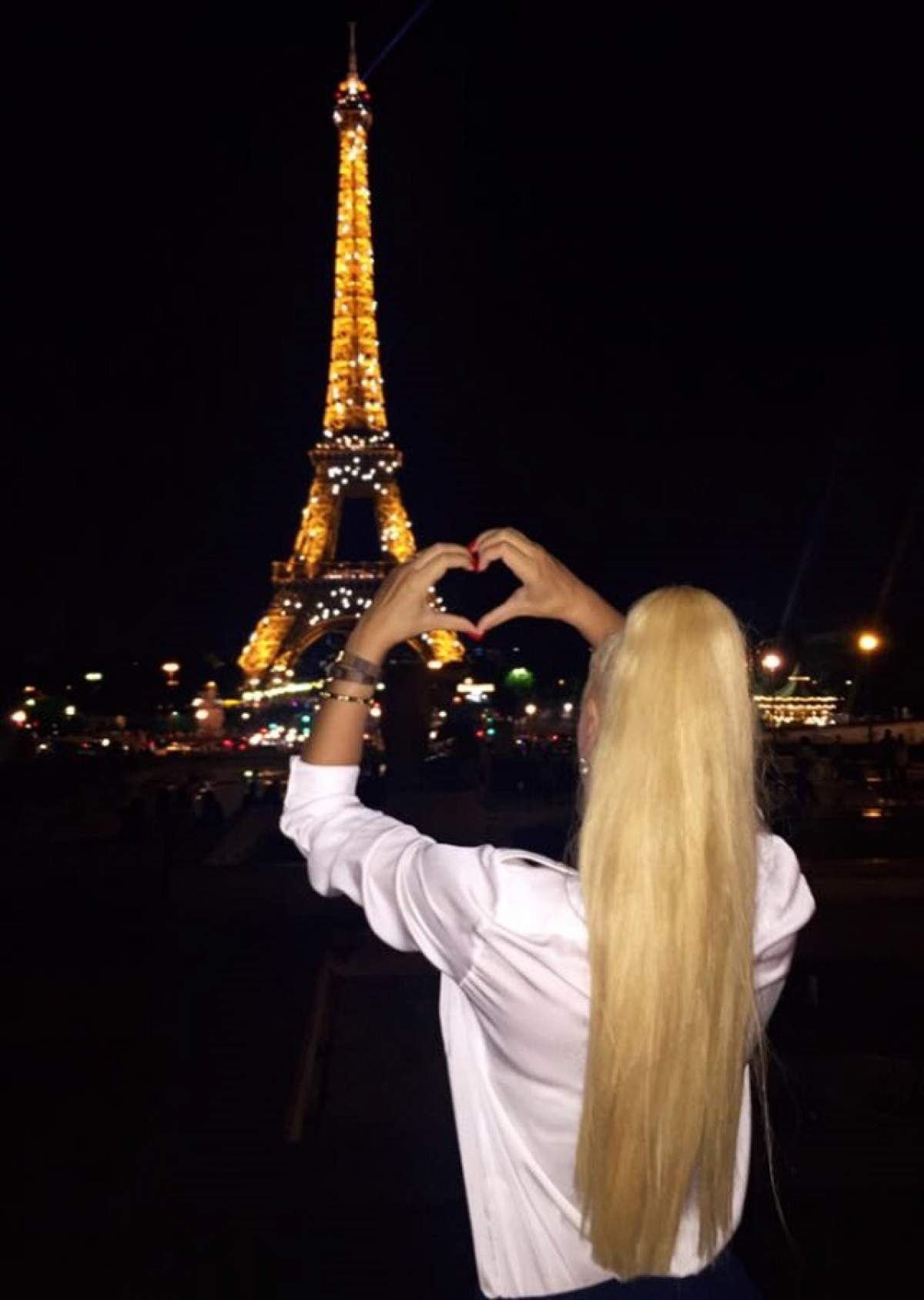 FOTO / Cu cine este Simona Traşcă la Paris! Blondina le-a arătat tuturor în compania cui se află în oraşul iubirii