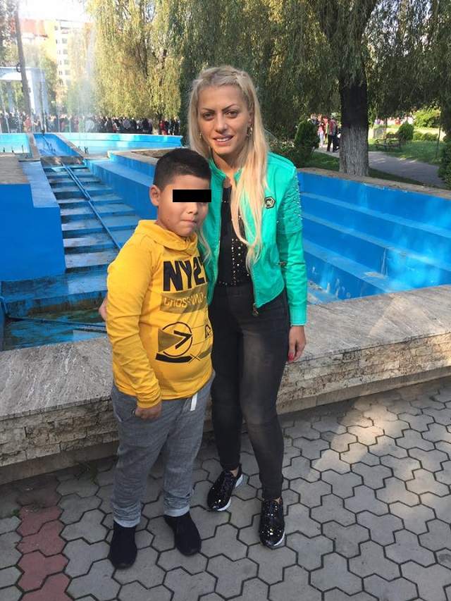 FOTO / Nicoleta Guţă şi-a dus copilul la şcoală şi a atras privirile tuturor! Cu noua siluetă face ravagii!