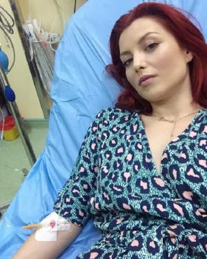 Elena Gheorghe a ajuns de urgenţă la spital! Artista a fost imediat pusă pe perfuzii