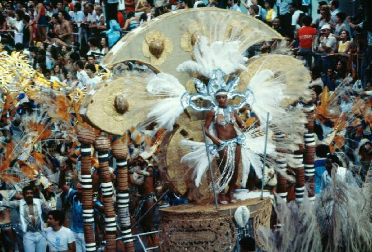 Durează patru zile şi vin cele mai frumoase femei din lume să danseze senzual! Imagini de vis de la Carnavalul de la Rio