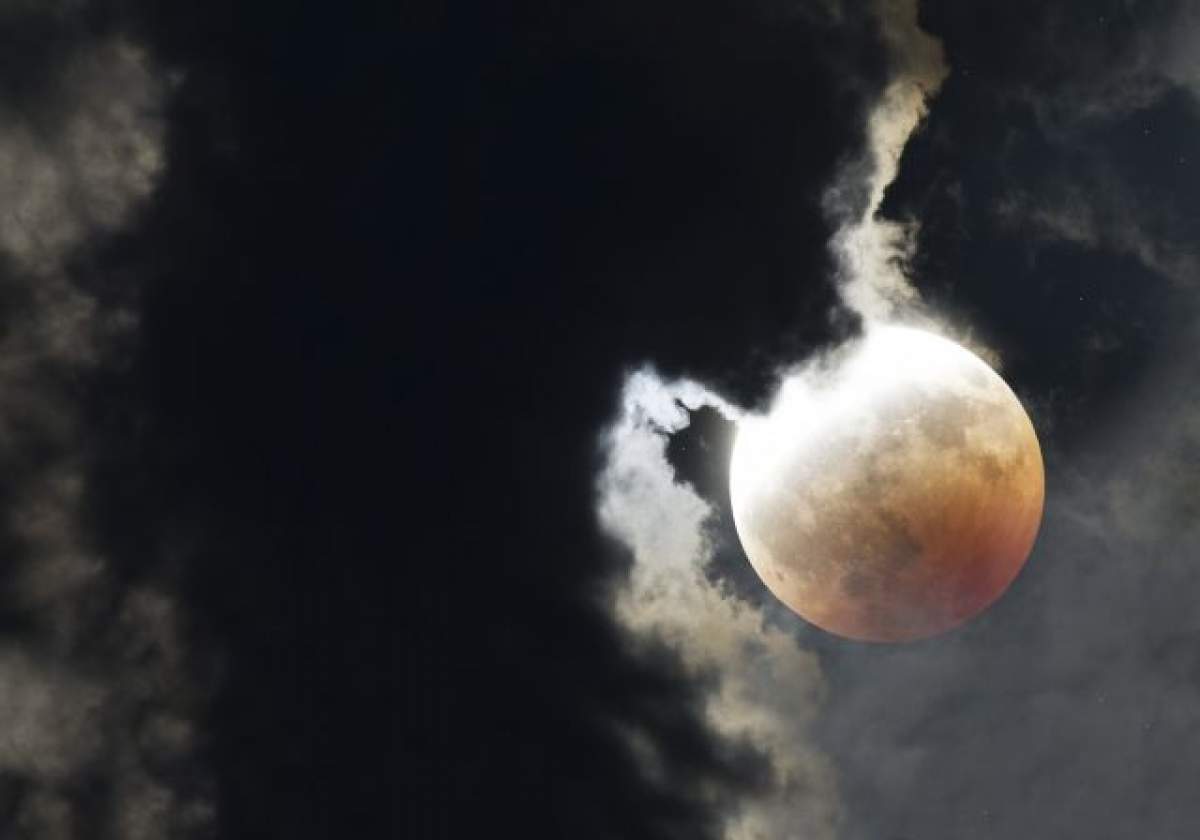 Cum ne afectează eclipsa de Lună! Berbecii să aibă grijă să nu exagereze
