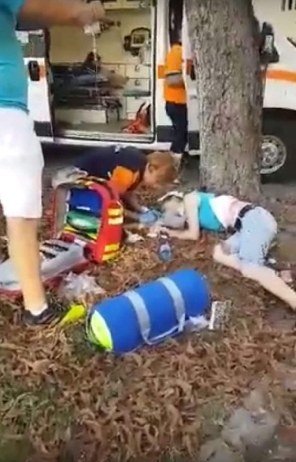 VIDEO / Crimă în plină stradă! Tată şi fiică au fost înjunghiaţi sub privirile îngrozite ale martorilor