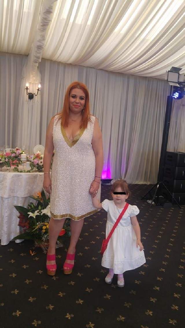 Oana Roman, apariţie răvăşitoare, într-o rochie scurtă şi cu un decolteu ameţitor! Cât de bine arată după ce a slăbit spectaculos