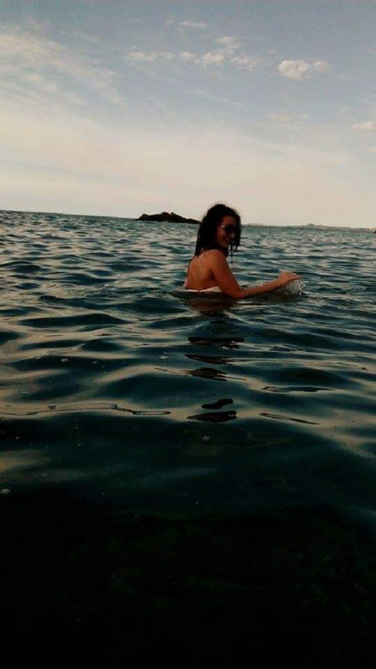 FOTO / A plecat în vacanţă în Italia şi a încins imaginaţia bărbaţilor! O fostă concurentă la "Mireasă pentru fiul meu", super-sexy la plajă