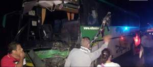 FOTO  / Accident grav în Argeş! 13 persoane au fost rănite după ce două autobuze s-au ciocnit