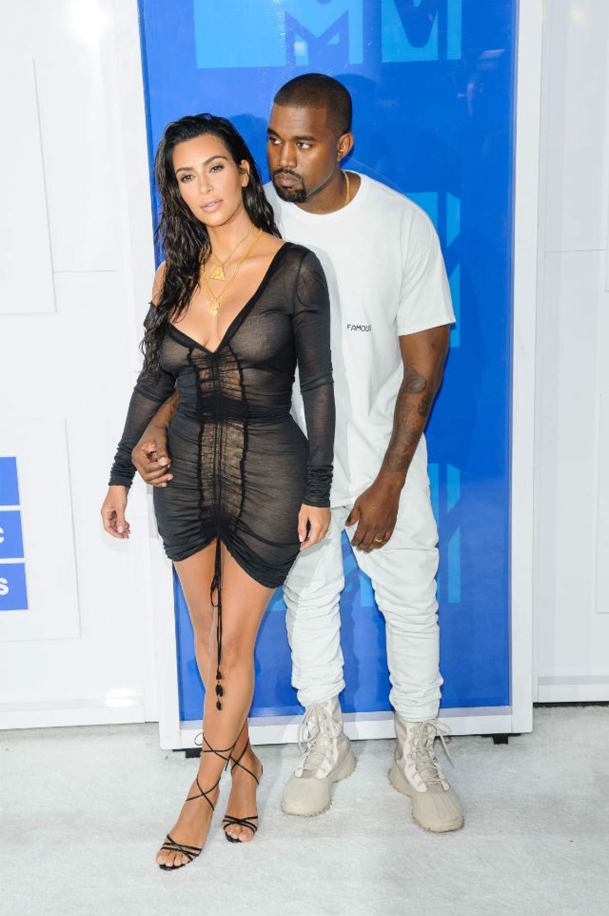 VIDEO & FOTO / Se răsfaţă şi-n faţa camerelor, şi în intimitate! Kim Kardashian şi Kanye West au o casă ca-n poveşti