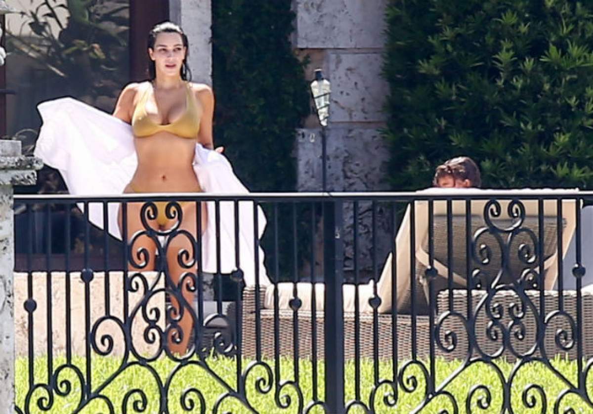 FOTO / Ziua şi fotografiile cu sânii şi posteriorul bombat! Ipostazele jenante în care a fost surprinsă Kim Kardashian la piscină