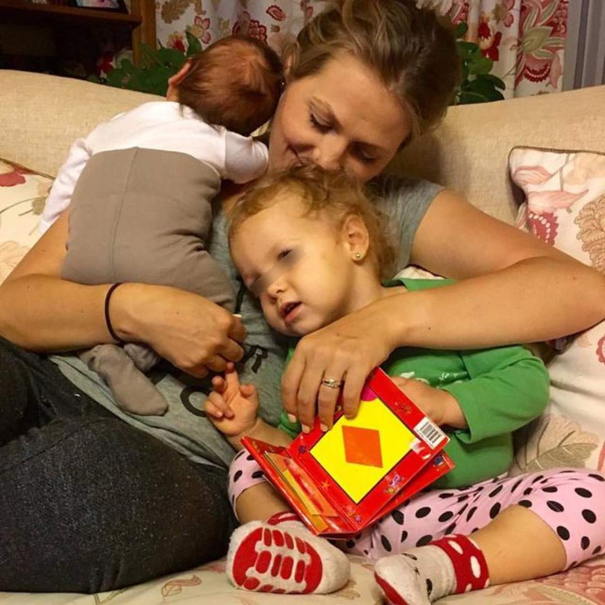 Ce familie frumoasă! Imagine emoţionantă cu Mirela Boureanu Vaida şi cei doi copii!