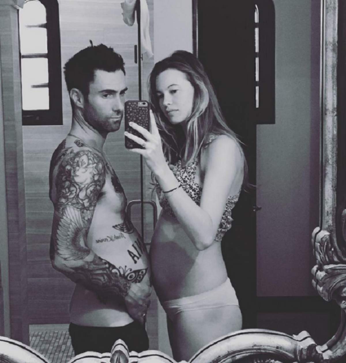 FOTO / Adam Levine, cel mai sexy tătic din lume! Behati Prinsloo a născut o fetiţă