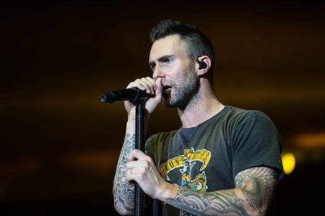 Adam Levine a făcut publică prima fotografie cu fetiţa sa