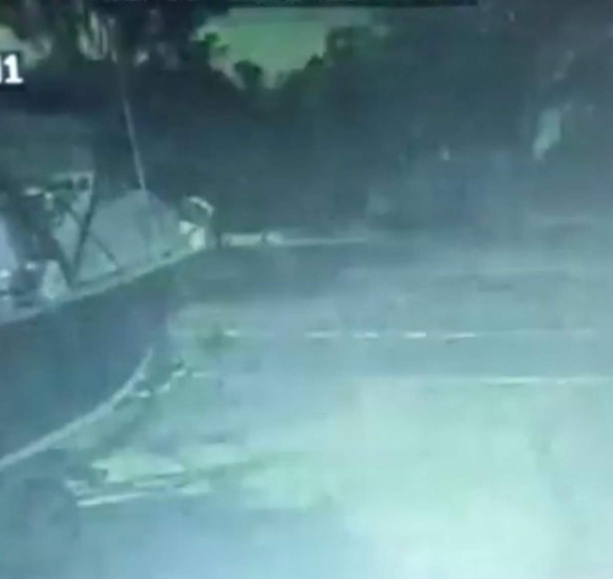 VIDEO / O lumină puternică a coborât pe pâmânt! Sute de case s-au zguduit! Ce a urmat a ajuns viral