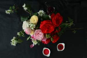 REŢETA ZILEI - DUMINICĂ: Dulceaţă de trandafiri. Doar 4 ingrediente îţi trebuie şi vei retrăi clipe din copilărie la fiecare borcan desfăcut
