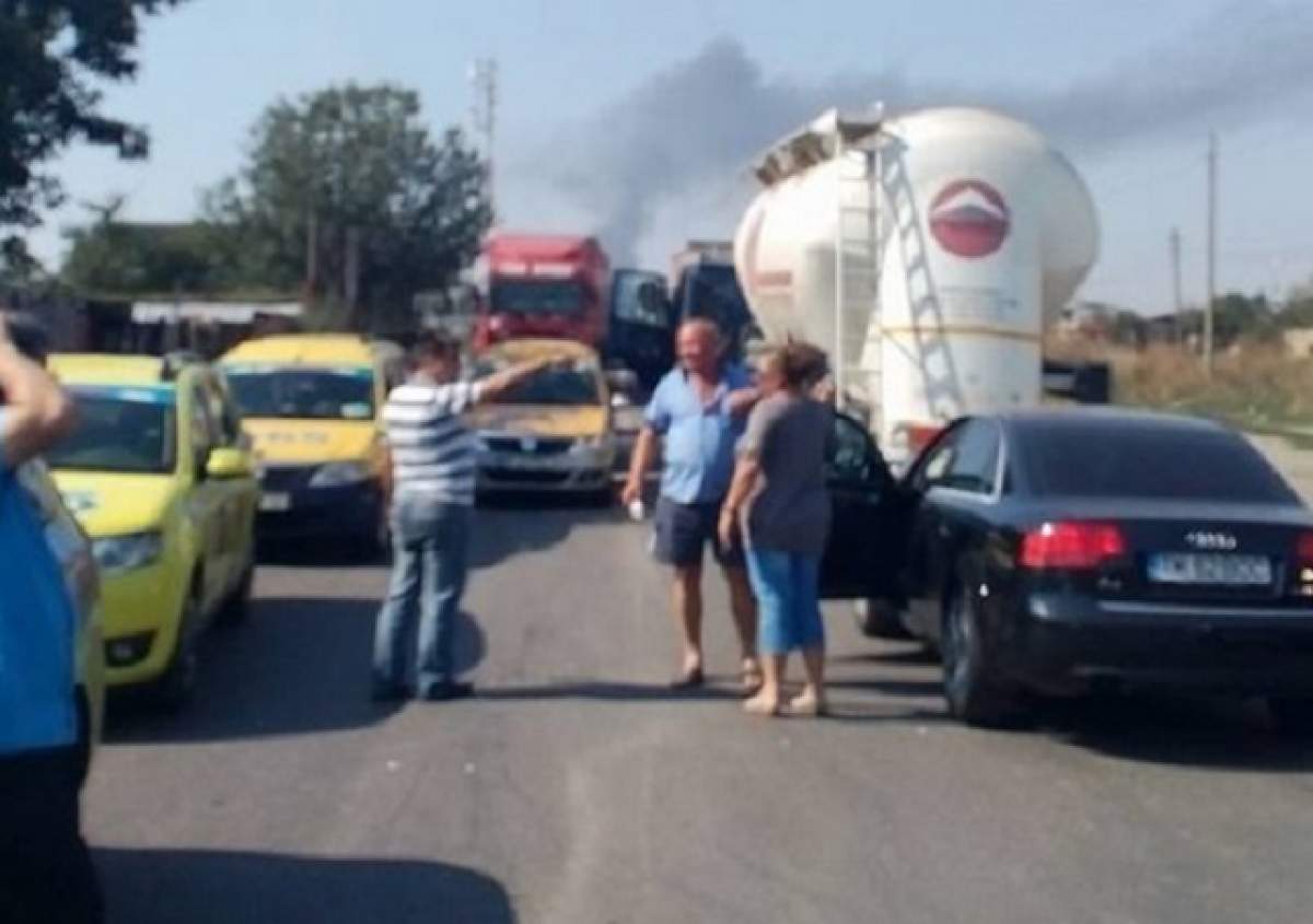 Incendiu puternic în sudul Capitalei. Flăcările se văd de la kilometri distanţă