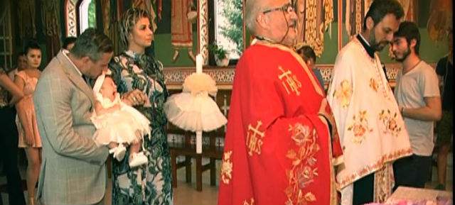 VIDEO & FOTO / Primele imagini de la botezul de diamant al fiicei Andreei Tonciu! Vedeta, speriată în biserică? Motivul te va face să plângi
